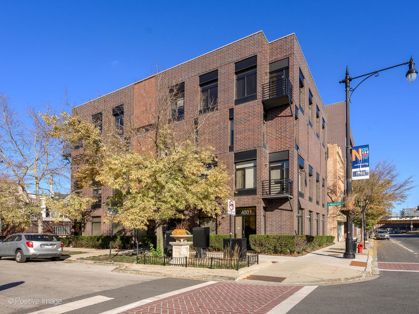 4005 N Wolcott Avenue — Chicago, IL 60613