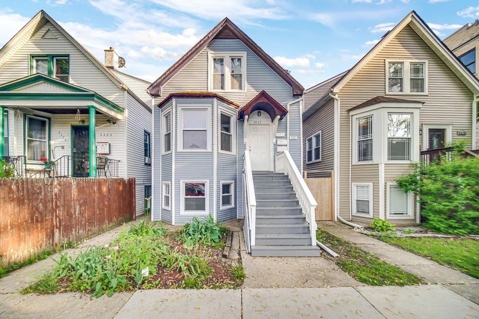3325 Berteau Avenue, Chicago, IL 60618