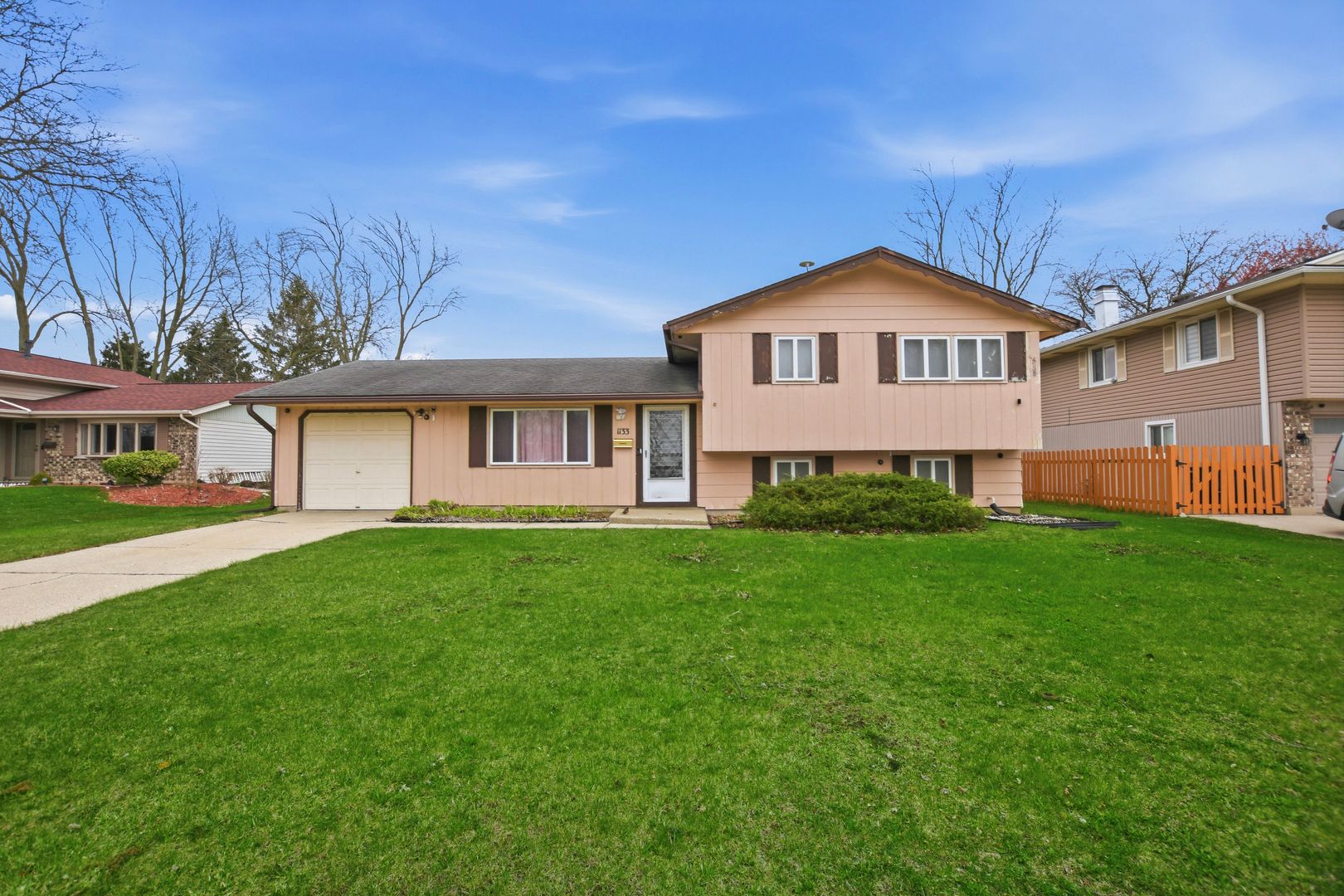 1133 Perth Drive — Schaumburg, IL 60194