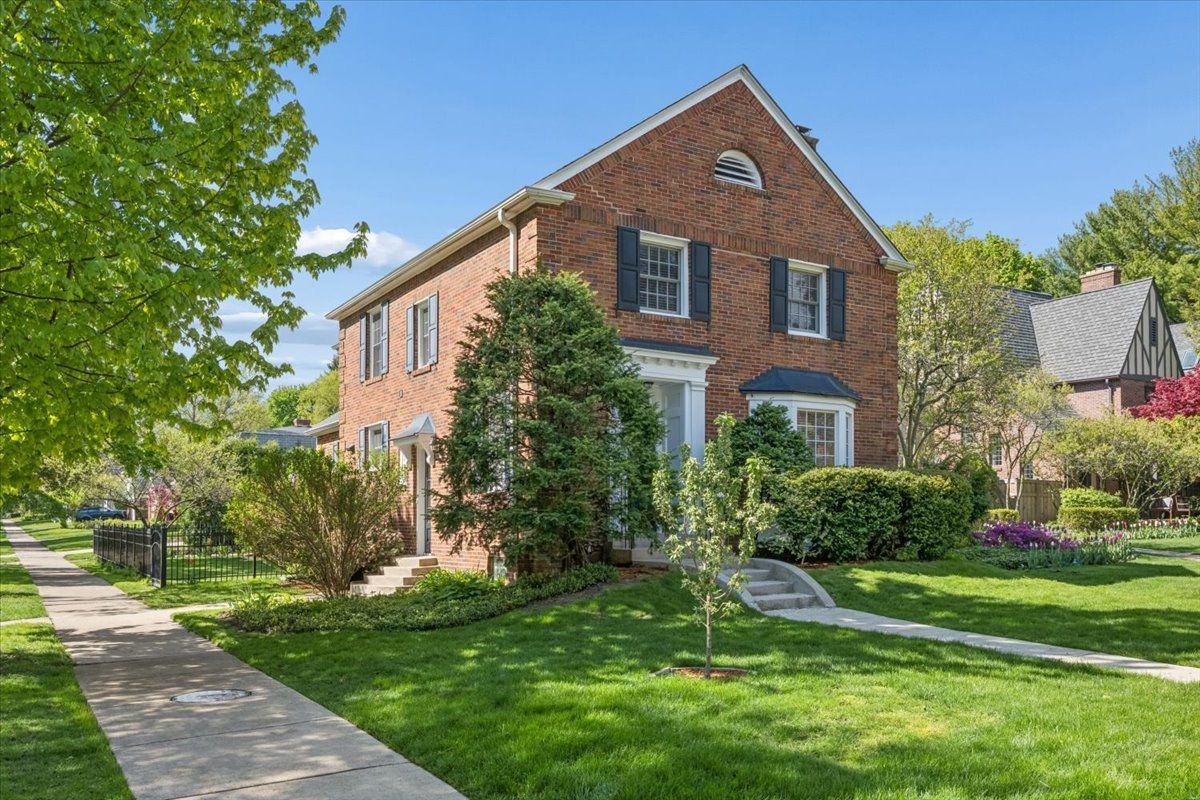 700 Kent Road — Kenilworth, IL 60043
