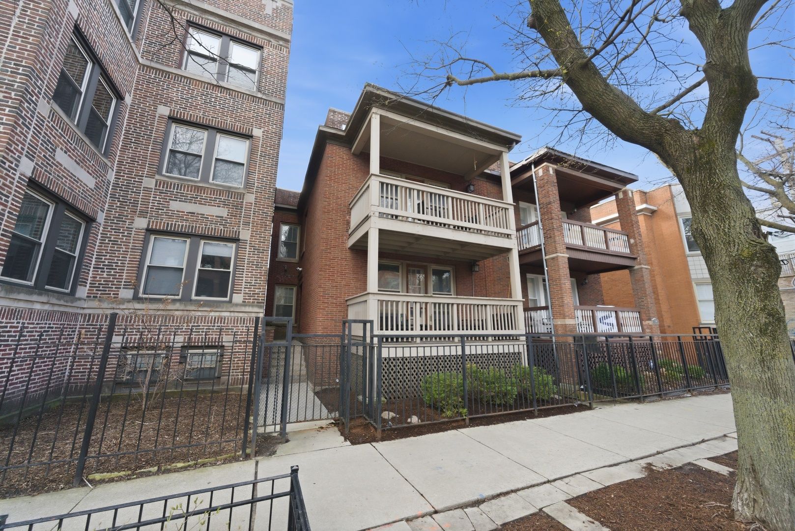 1539 W Addison Street — Chicago, IL 60613