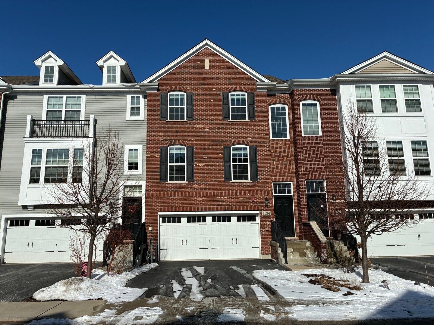 2534 Huntleigh Lane — Woodridge, IL 60517