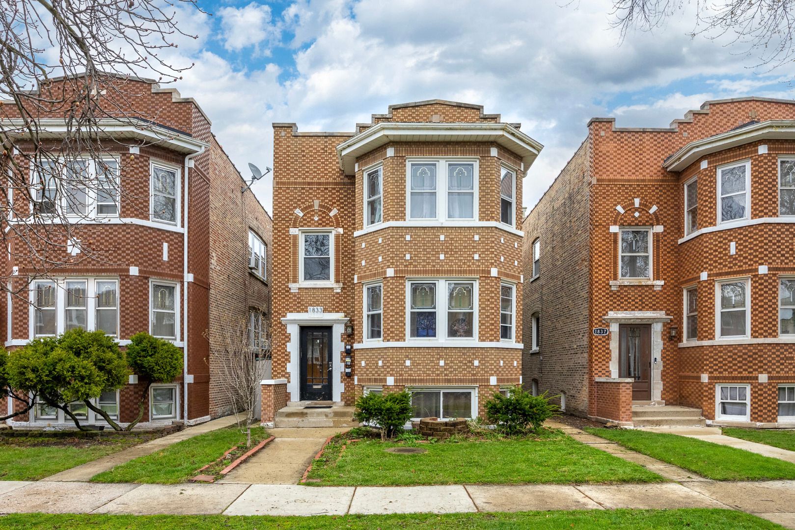 1833 Gunderson Avenue — Berwyn, IL 60402