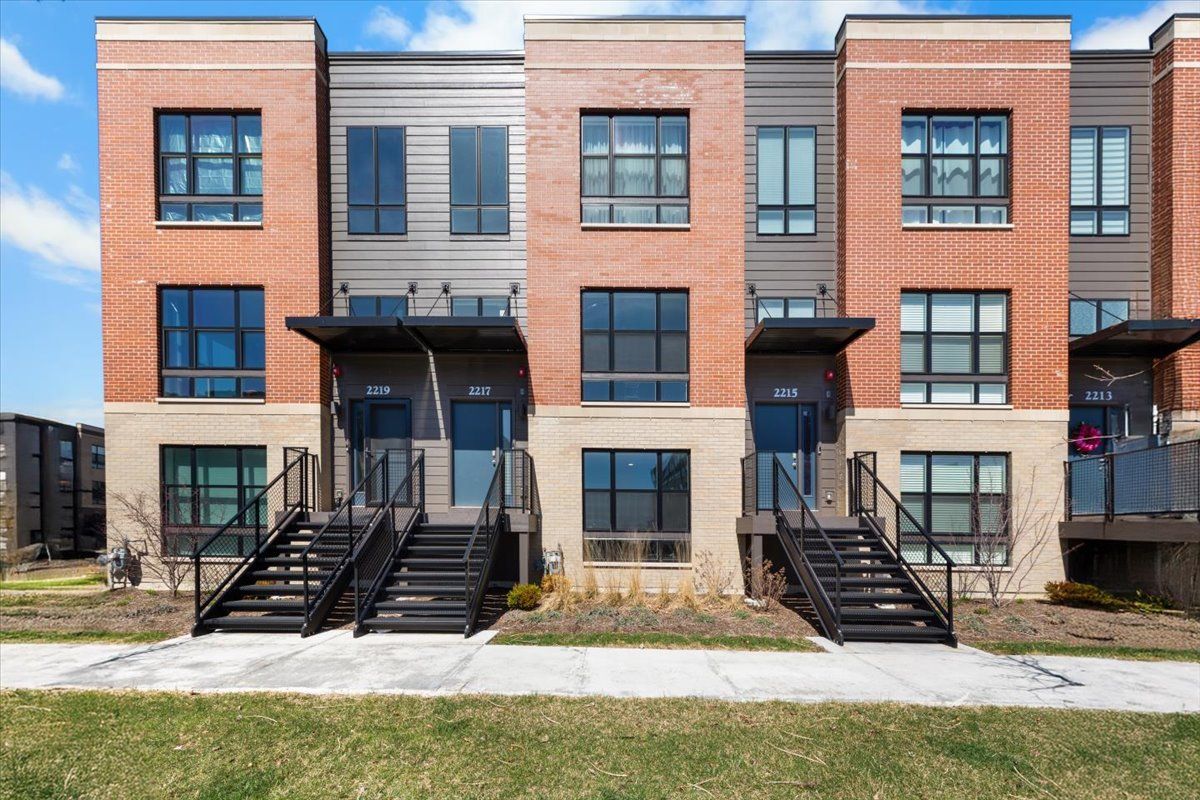 2217 Venture Drive, Schaumburg, IL 60193