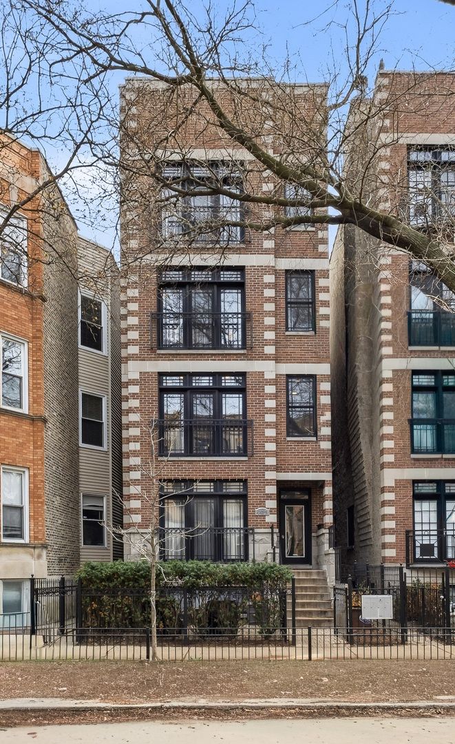 3537 N Reta Avenue #2 — Chicago, IL 60657