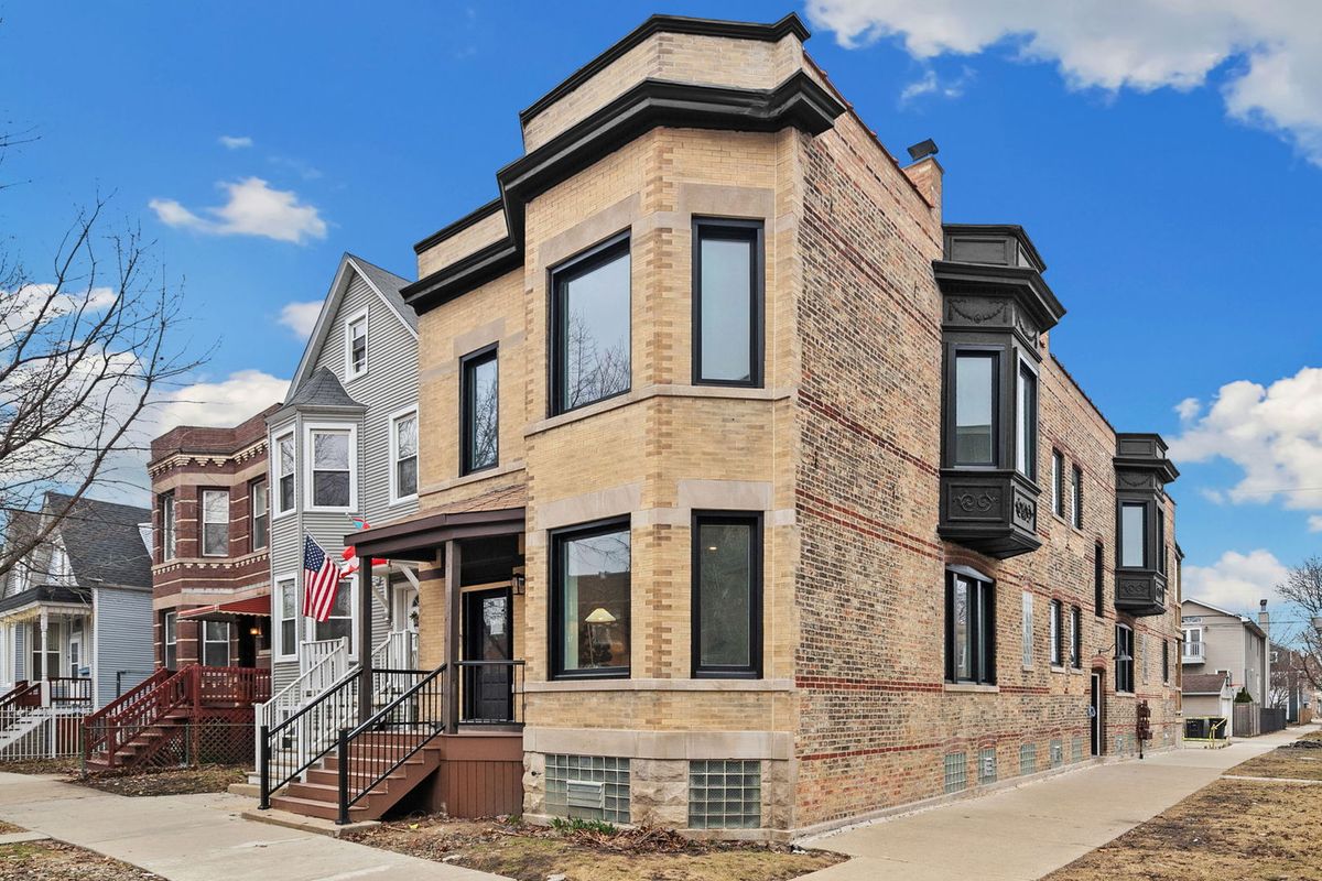 3354 Whipple Street, Chicago, IL 60618