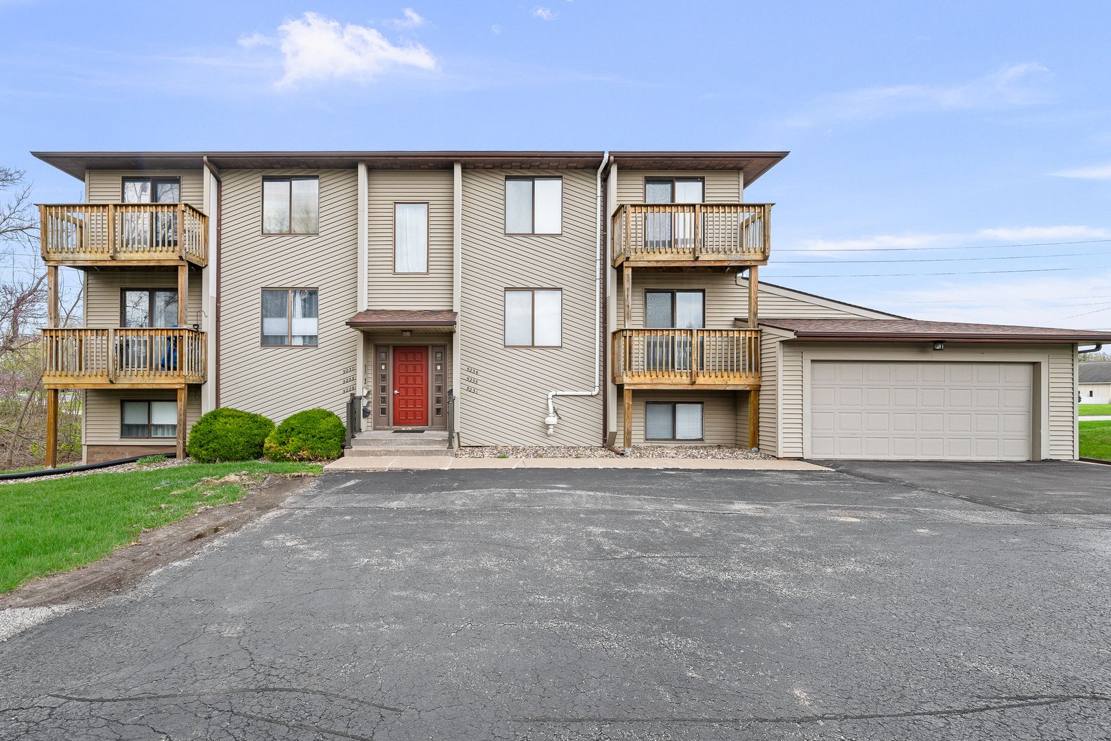 5231 26th Avenue A Court #14 — Moline, IL 51265