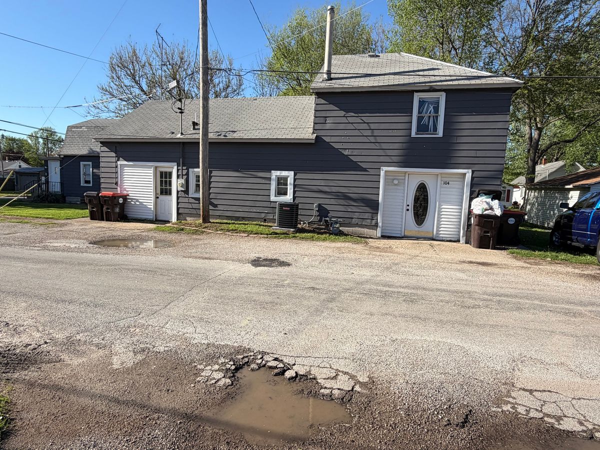 104 S State Street, Lincoln, IL 62656