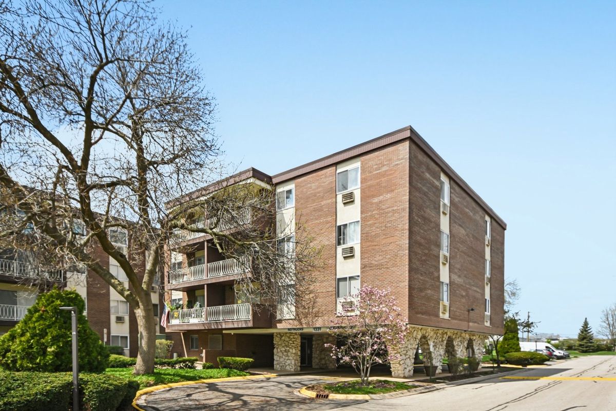 1331 Finley Road, Lombard, IL 60148