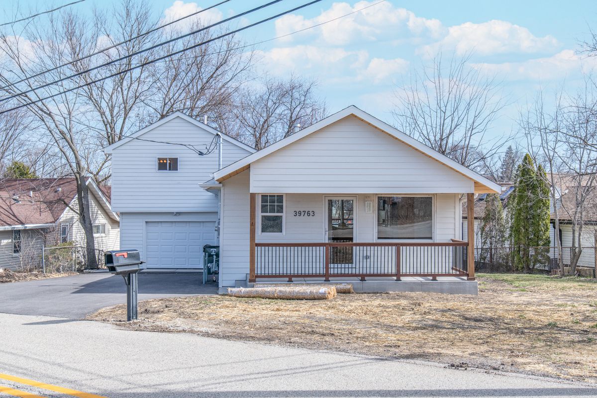 39763 Rena Avenue, Antioch, IL 60002