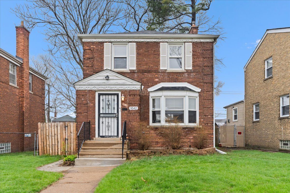 9542 S Campbell Avenue — Evergreen Park, IL 60805
