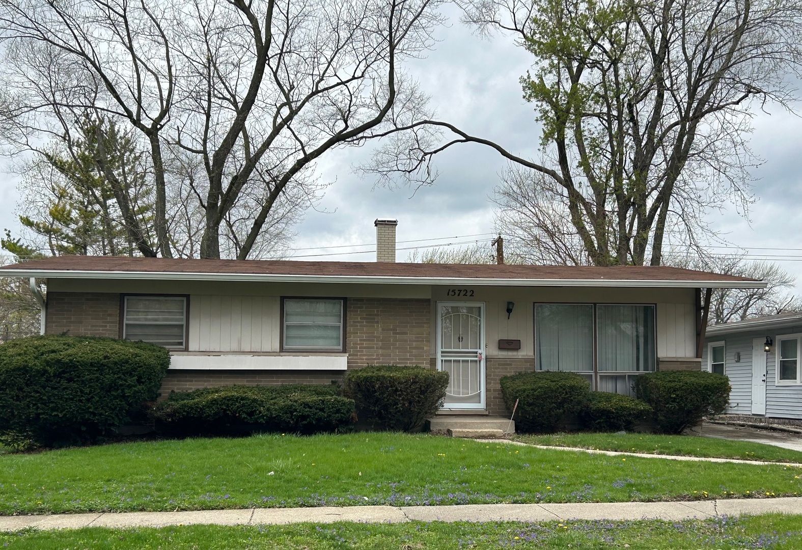 15722 Woodlawn East Avenue — South Holland, IL 60473