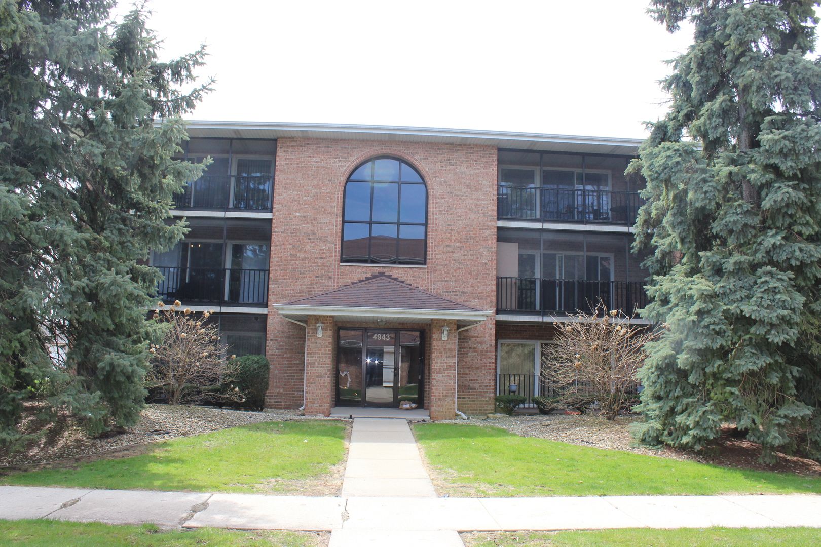 4943 E CIRCLE Drive #305 — Crestwood, IL 60418