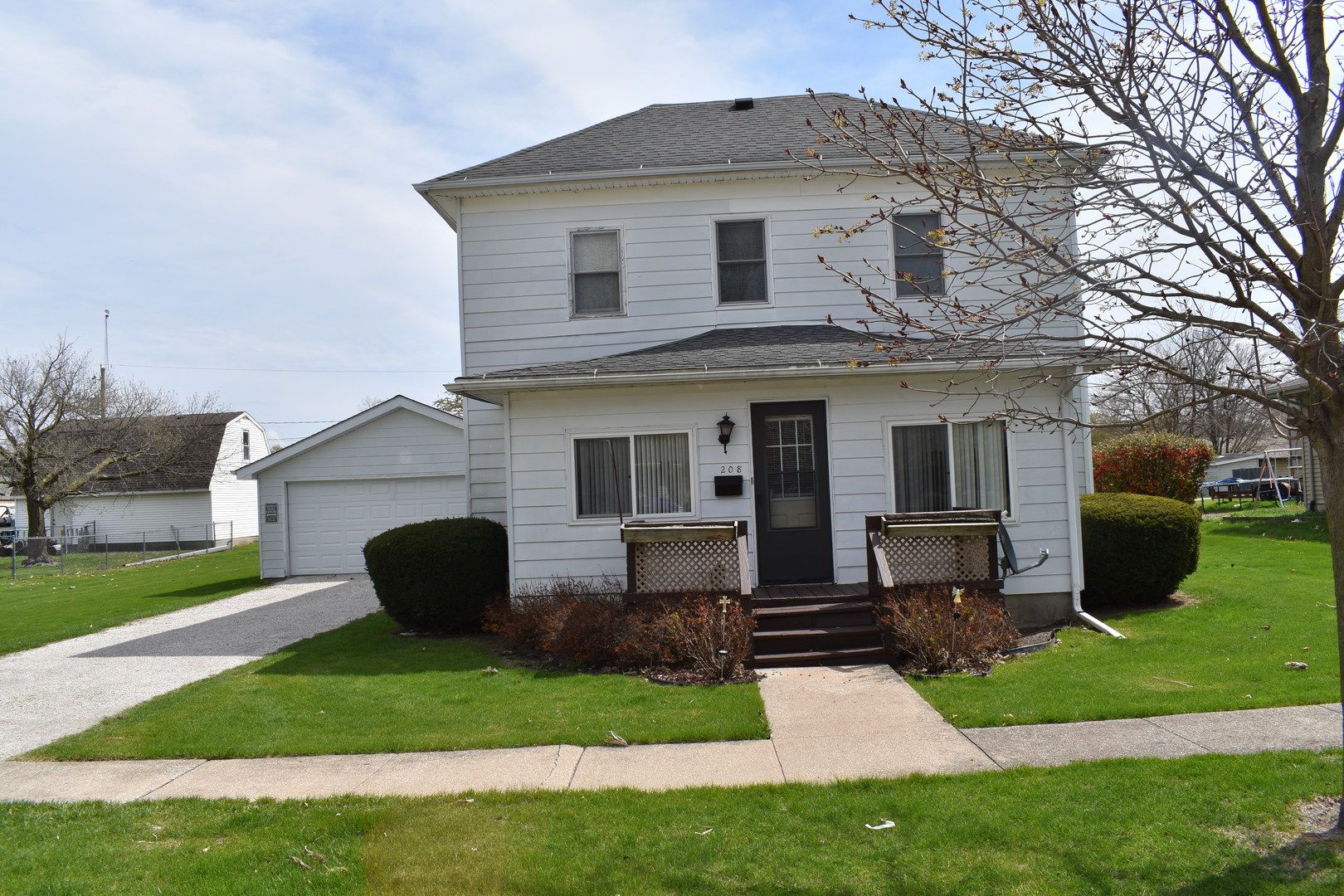208 S Jefferson Street — Flanagan, IL 61740