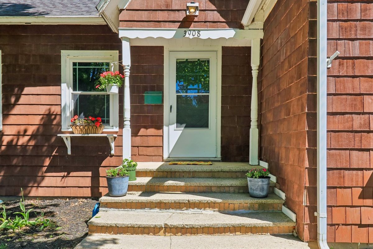 3908 W Kane Avenue, McHenry, IL 60050