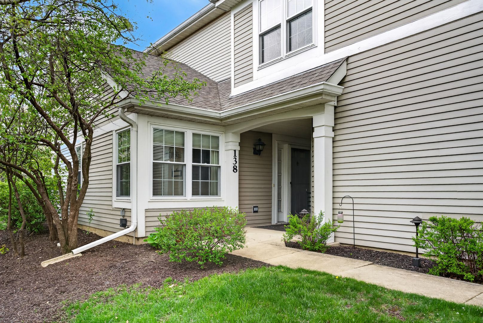 138 Concord Lane — Carol Stream, IL 60188