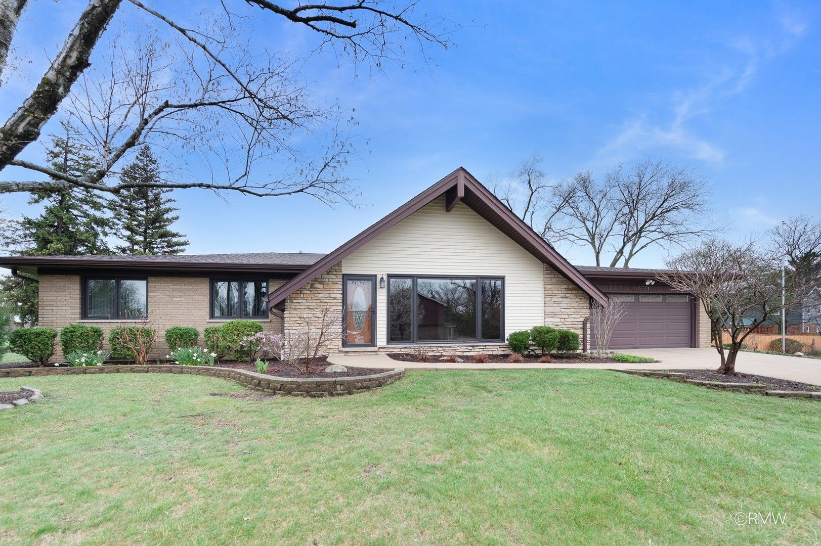 21W301 Par Lane — Itasca, IL 60143