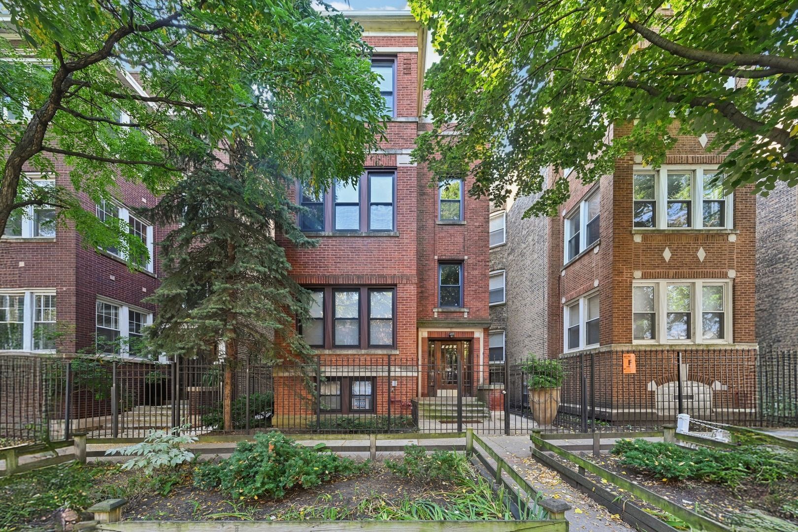 1523 W Ardmore Avenue — Chicago, IL 60660
