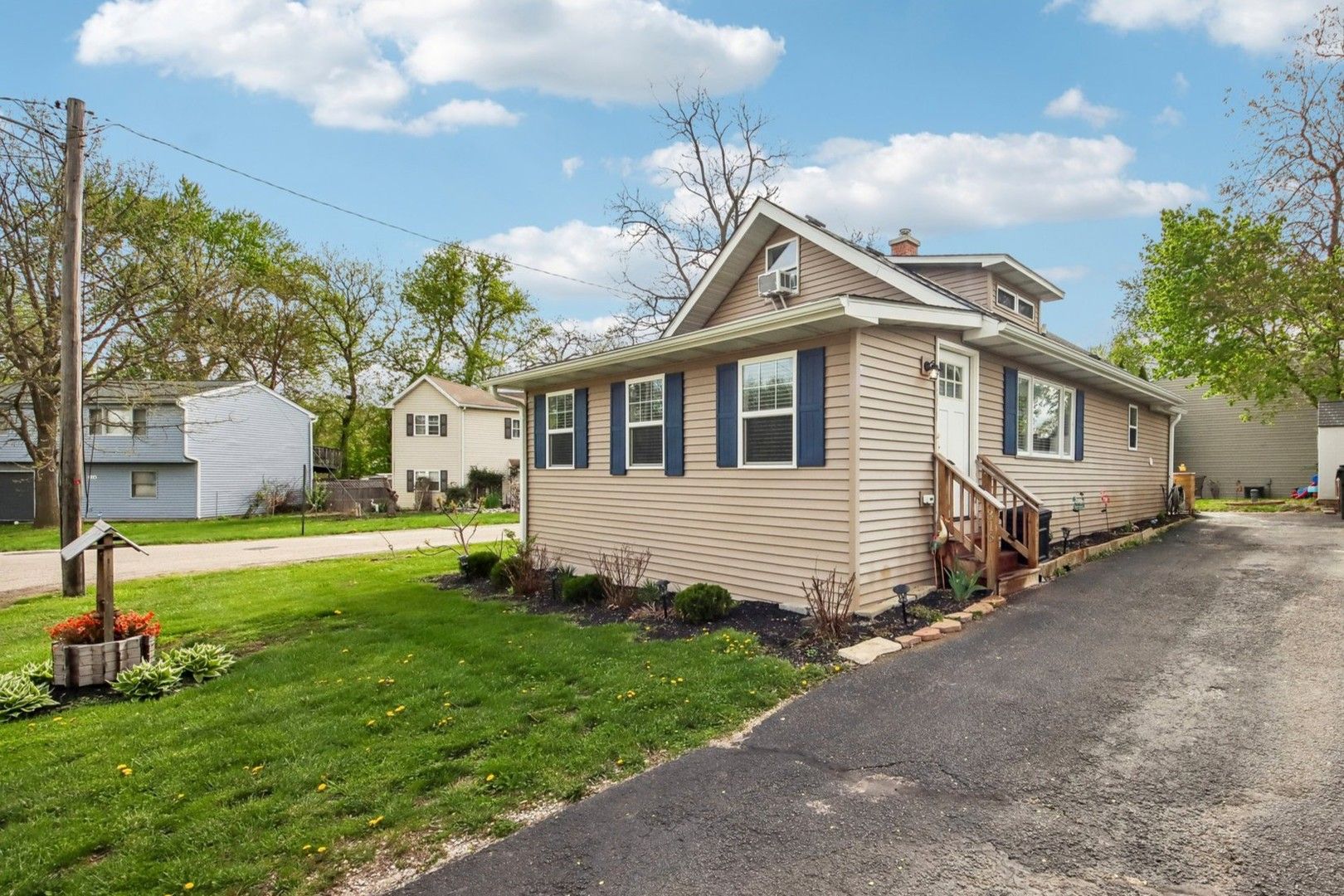 316 Lily Lane — Lakemoor, IL 60051