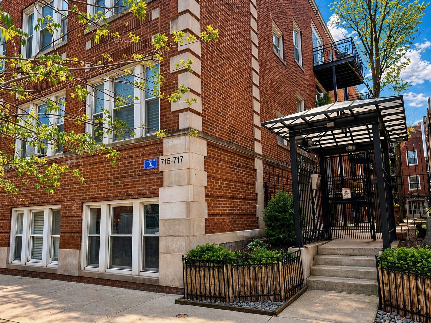 717 W Barry Avenue #3B — Chicago, IL 60657