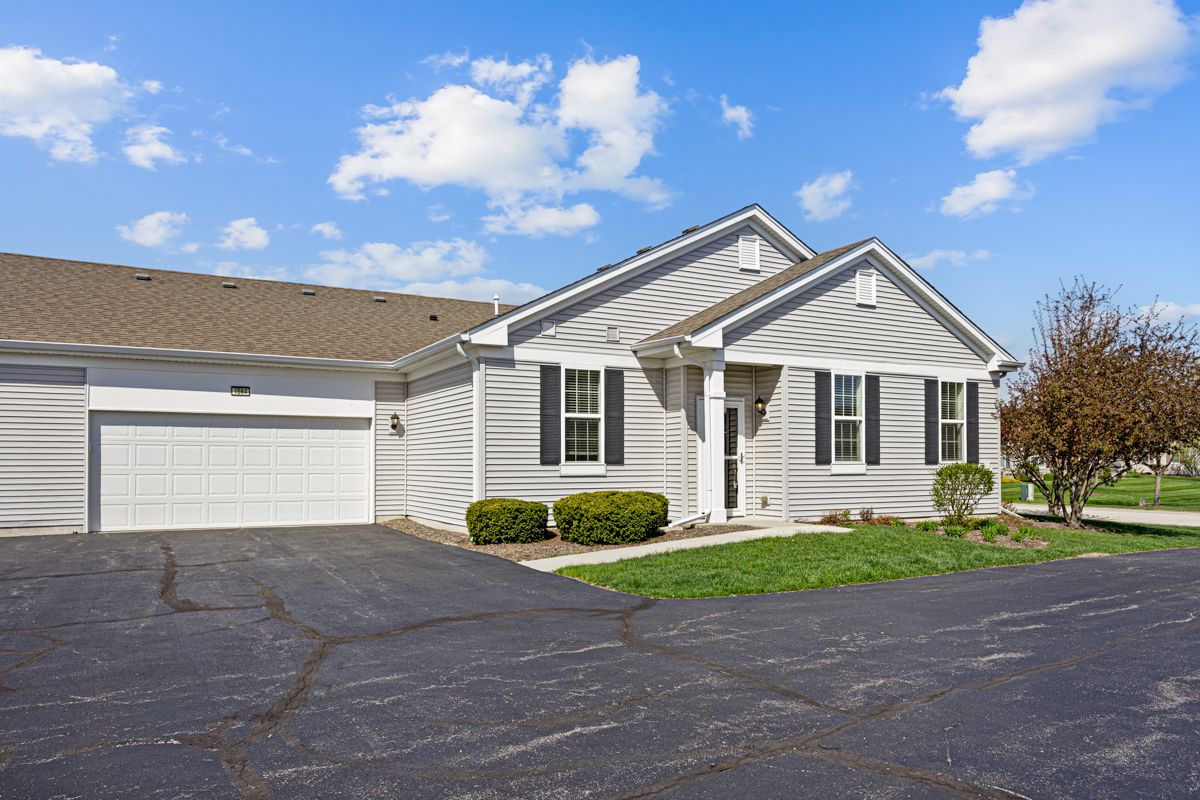 1564 Hannah Lane — Pingree Grove, IL 60140