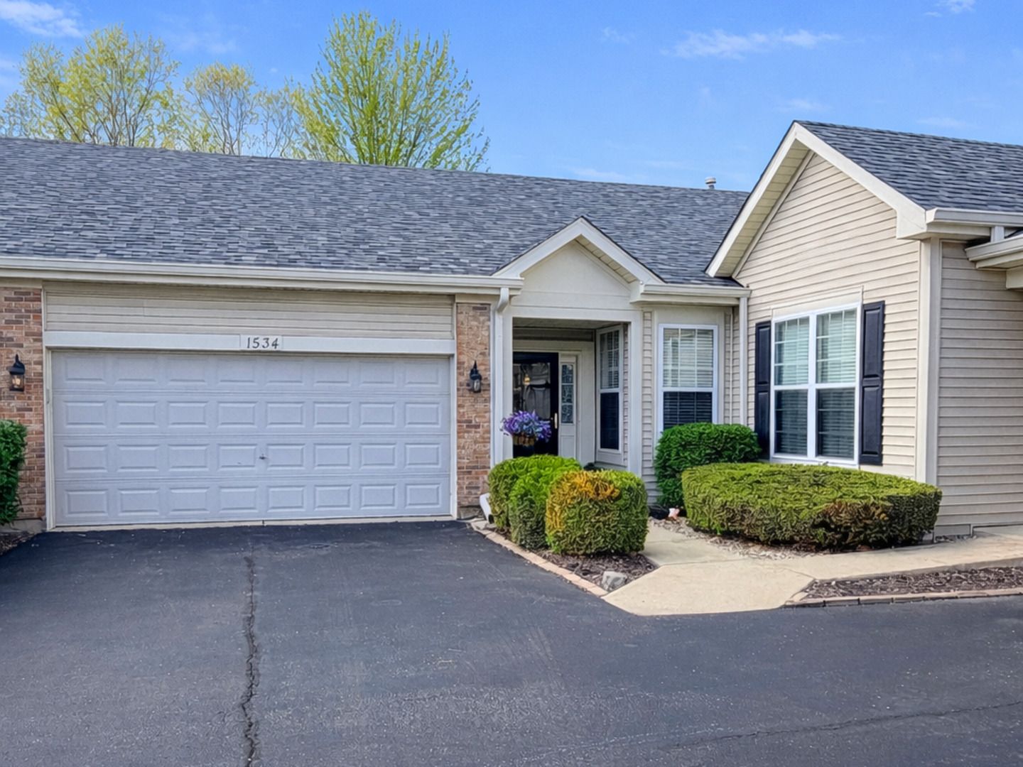 1534 W Cadillac Circle — Romeoville, IL 60446