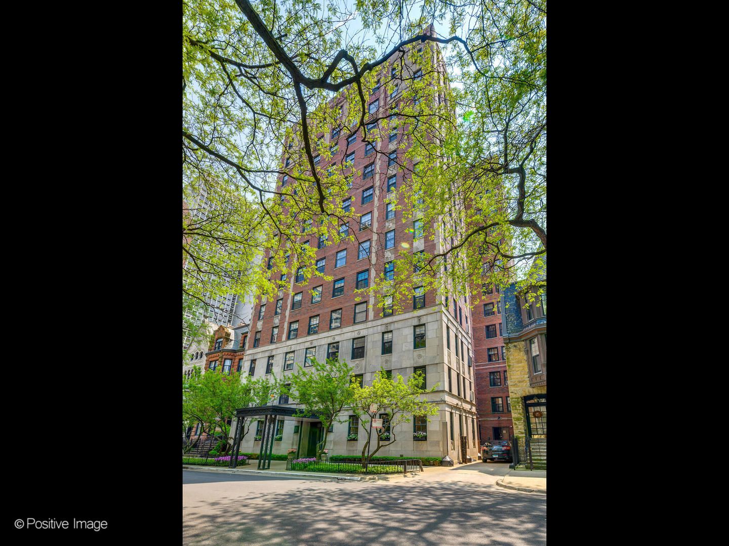 73 E Elm Street #4B — Chicago, IL 60611