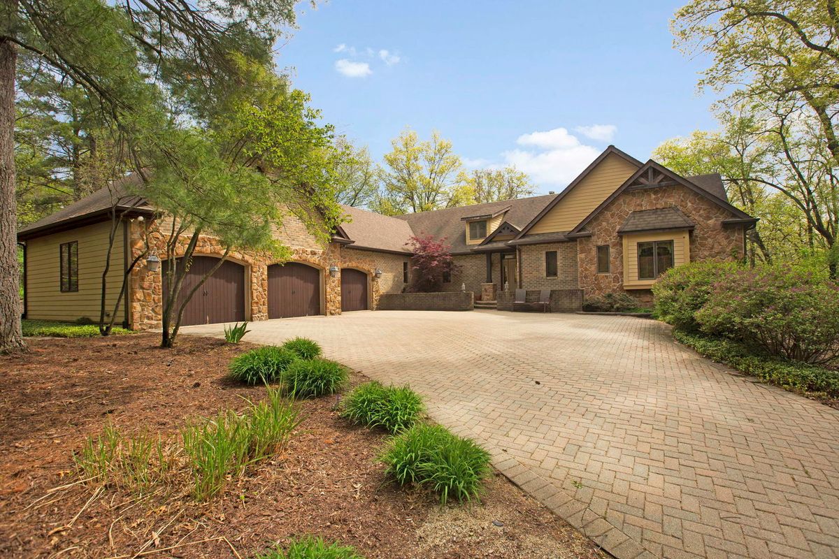 15214 Shamrock Lane, Woodstock, IL 60098