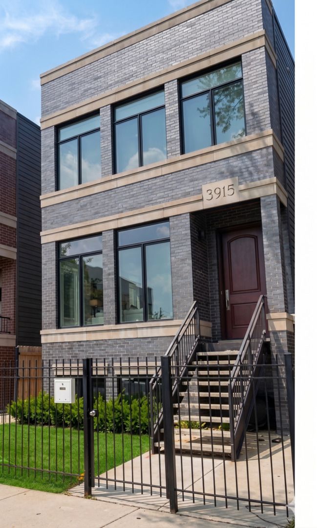 3915 S Calumet Avenue — Chicago, IL 60653