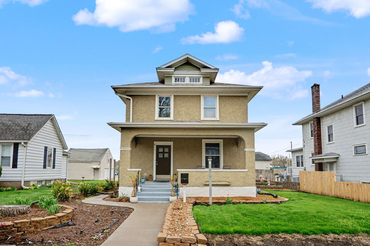 1507 Pershing Boulevard, Clinton, IA 52732