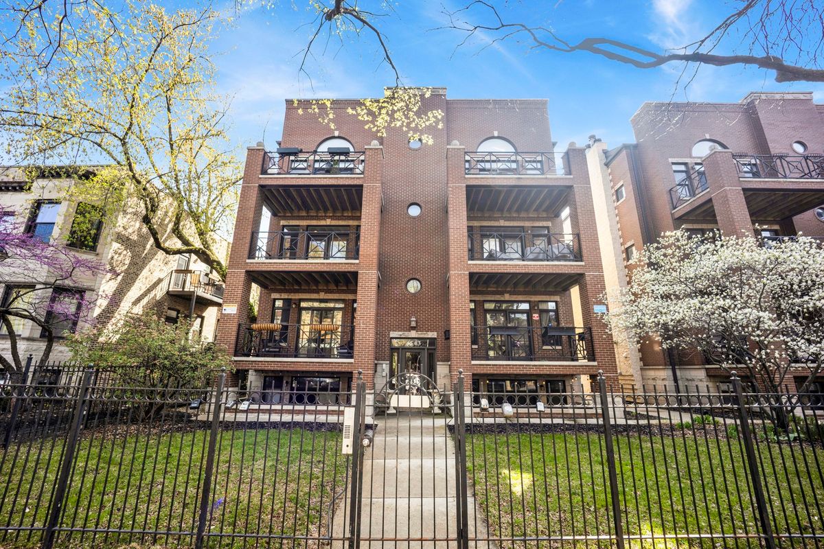 4543 Malden Street, Chicago, IL 60640