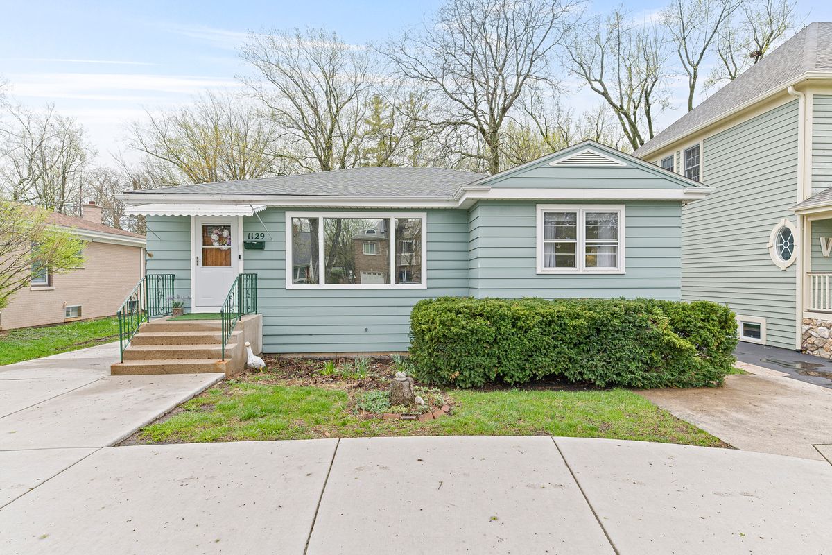 1129 Osterman Avenue, Deerfield, IL 60015