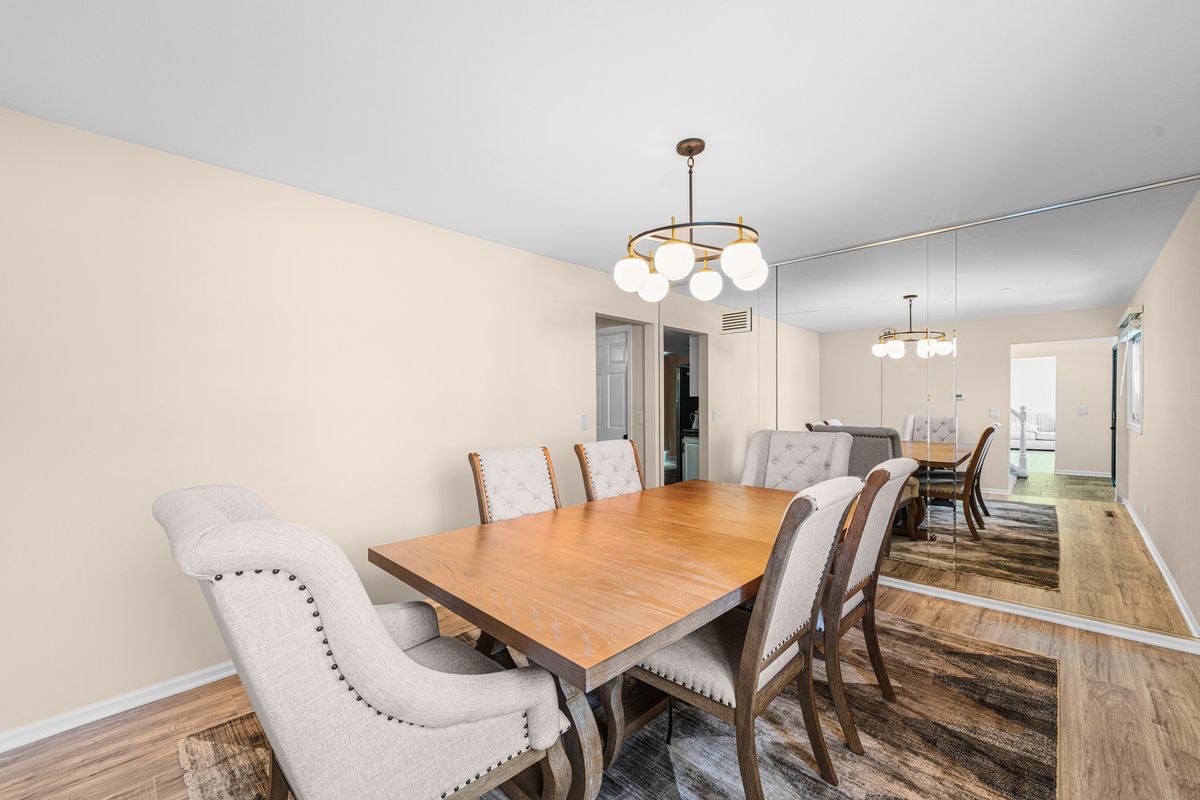 9733 S Cambridge Court, Palos Hills, IL 60465