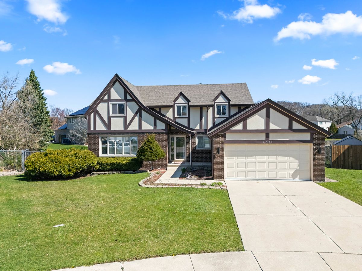 9733 Cambridge Court, Palos Hills, IL 60465