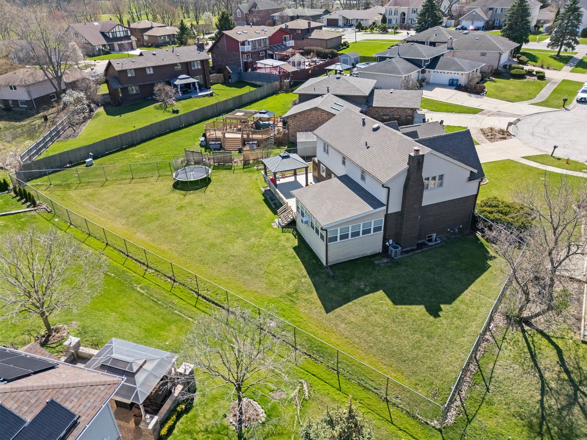 9733 S Cambridge Court, Palos Hills, IL 60465