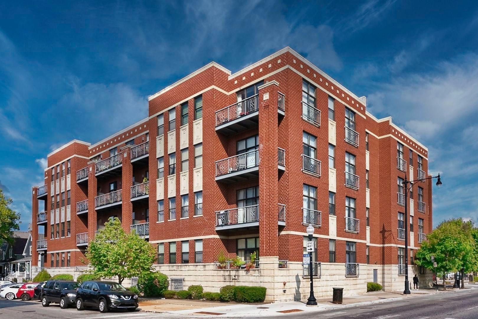 4011 N Francisco Avenue #101 — Chicago, IL 60618