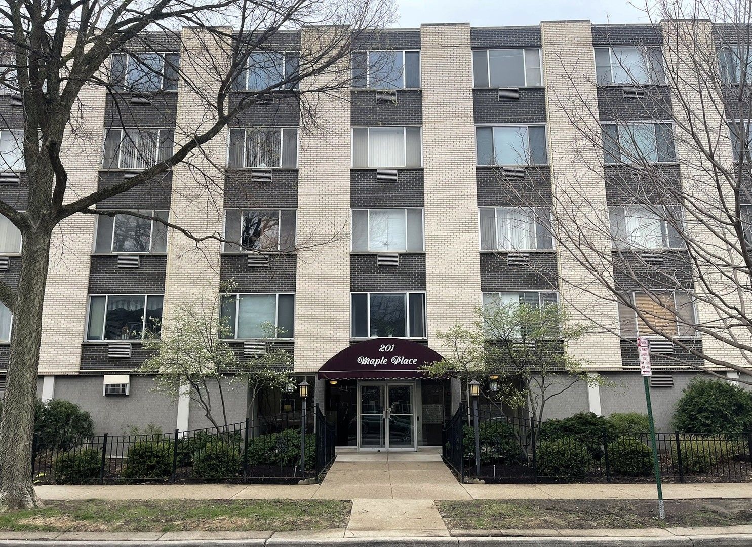 201 S Maple Avenue #304 — Oak Park, IL 60302