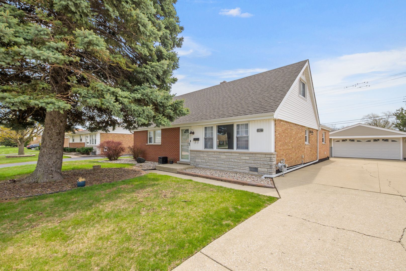 6937 Stanford Drive — Bridgeview, IL 60455