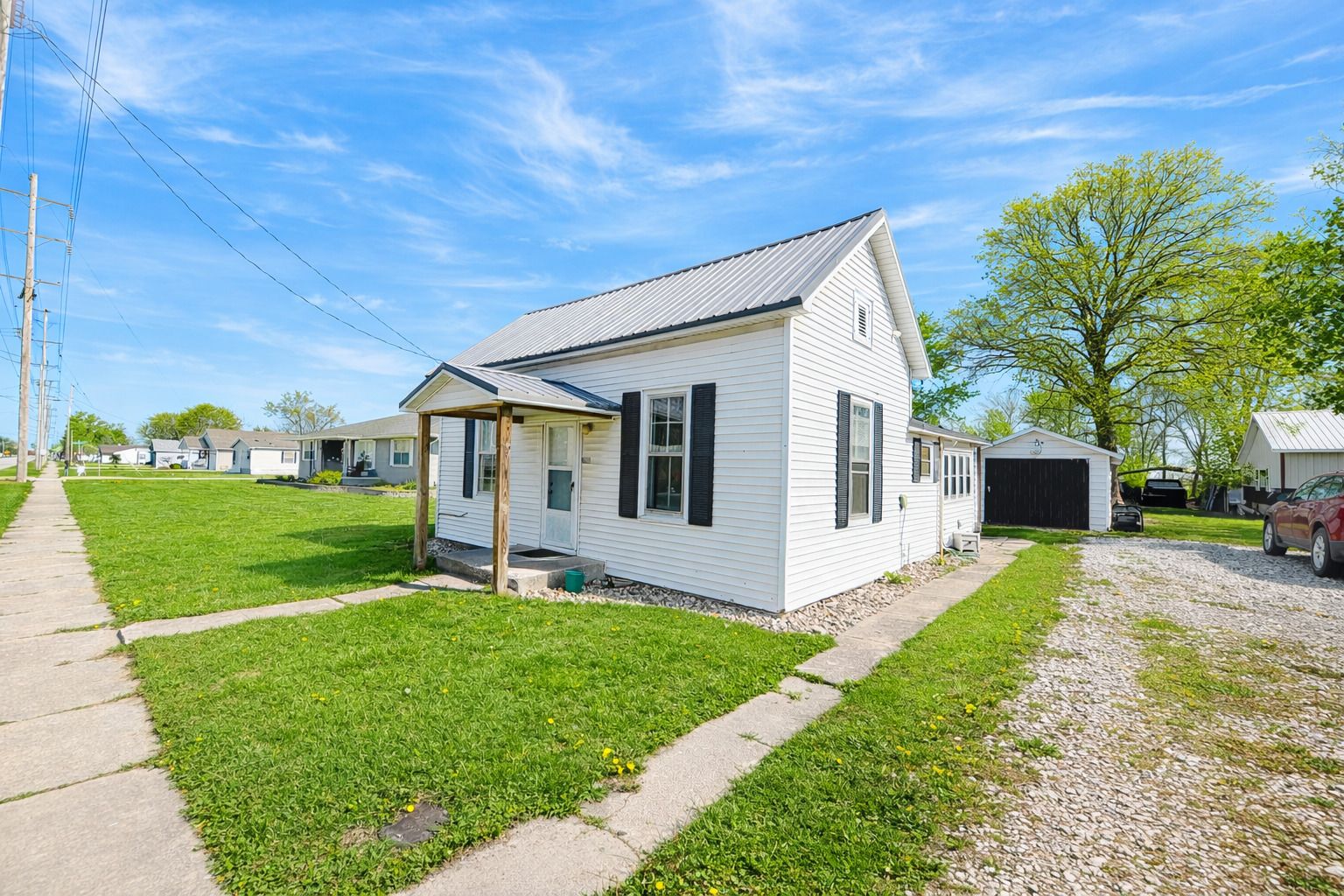 308 W Washington Street W — Farina, IL 62838
