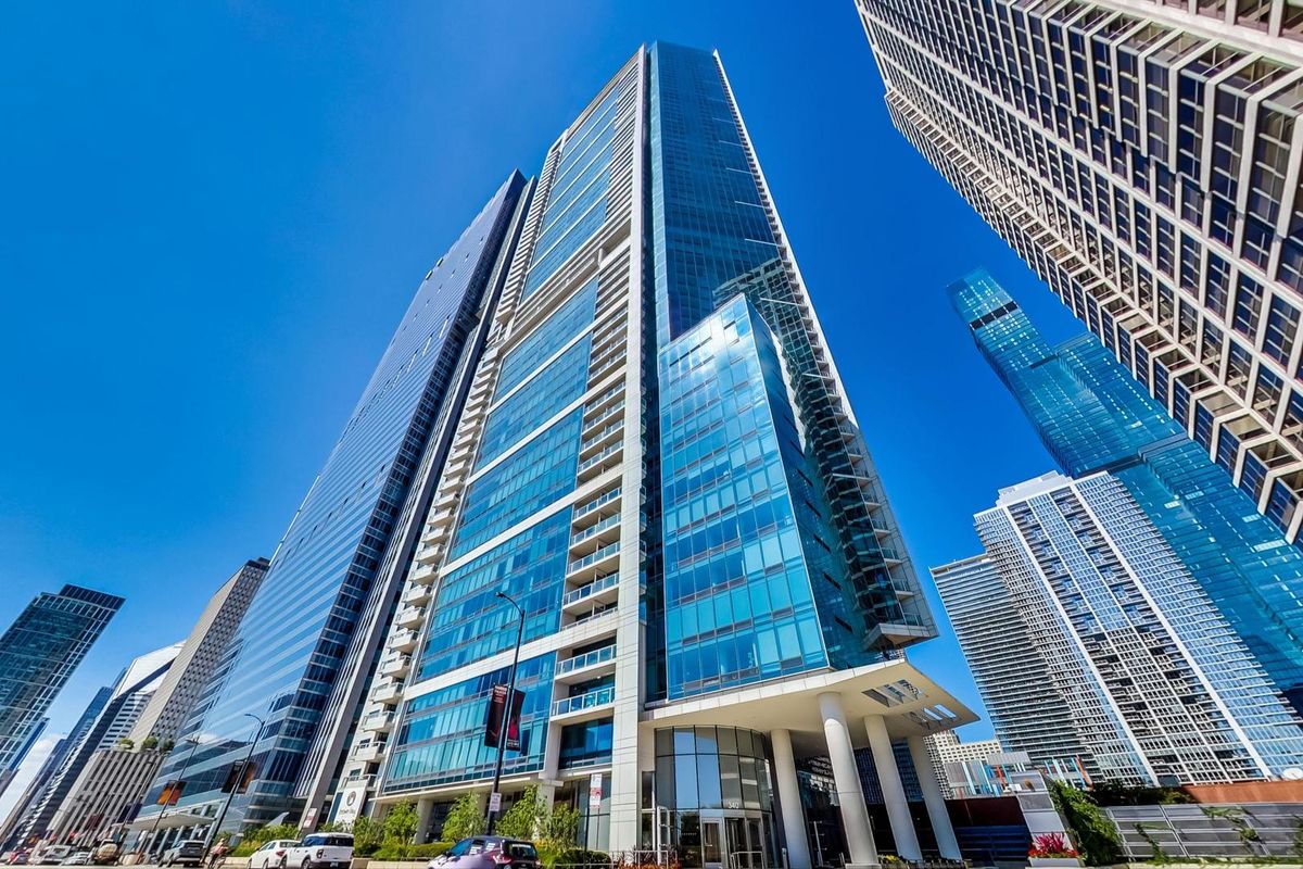 340 RANDOLPH Street, Chicago, IL 60601