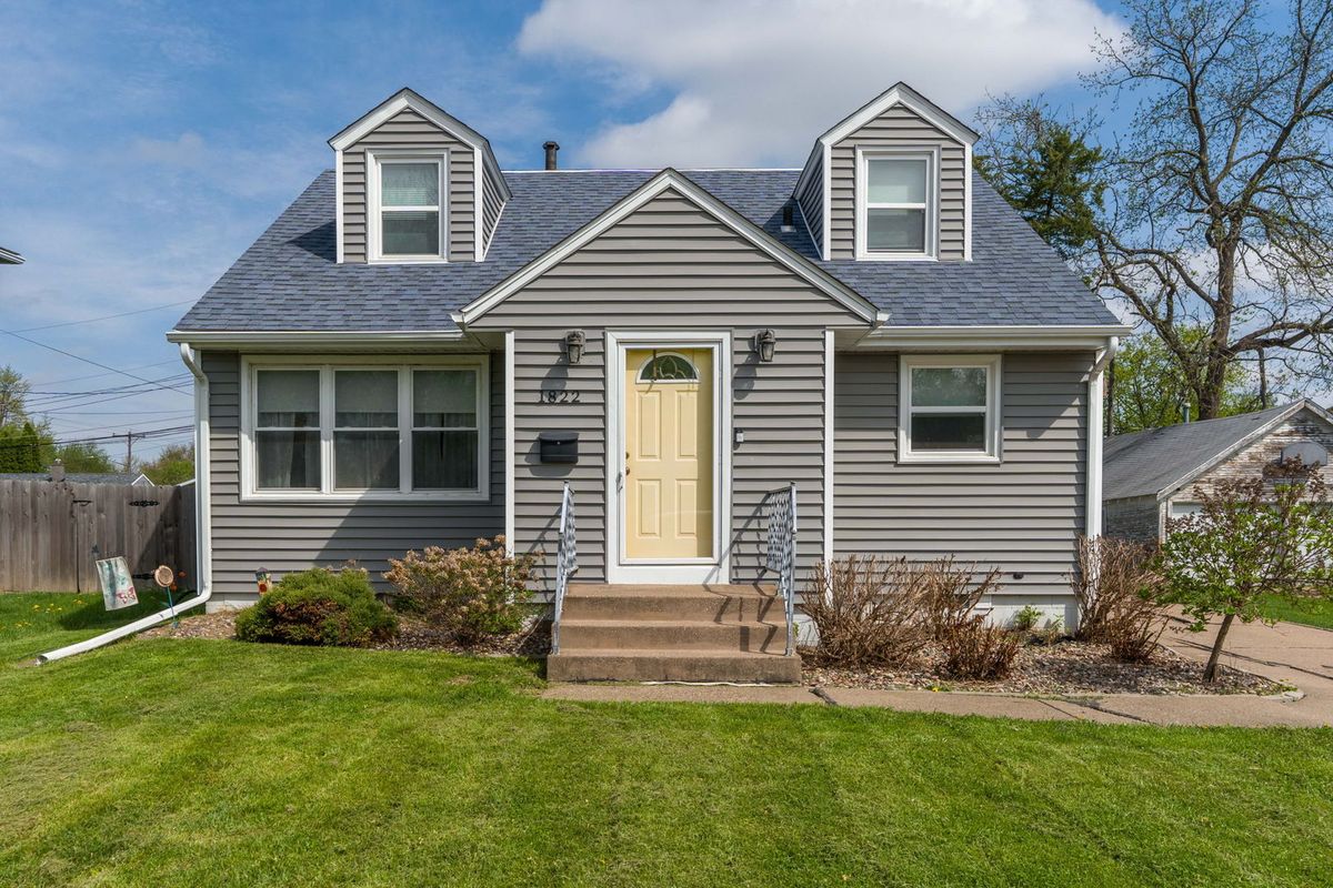 1822 Cody Street, Bettendorf, IA 52722