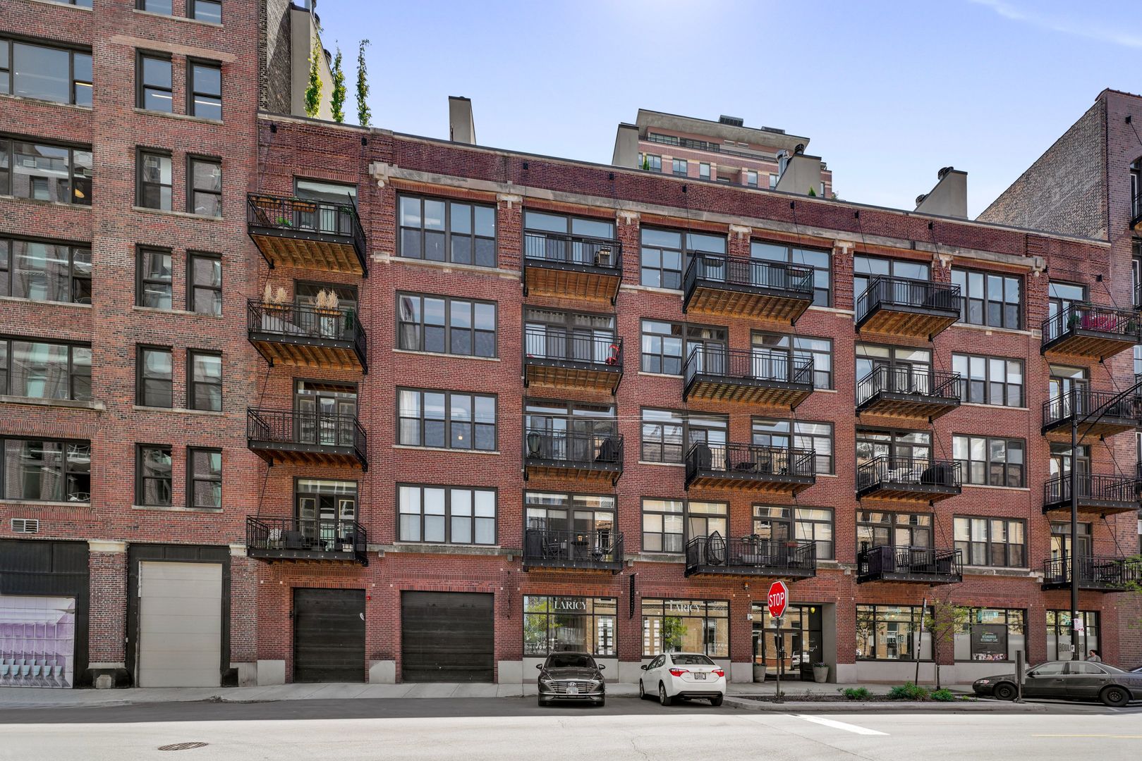 375 W Erie Street #408 — Chicago, IL 60610