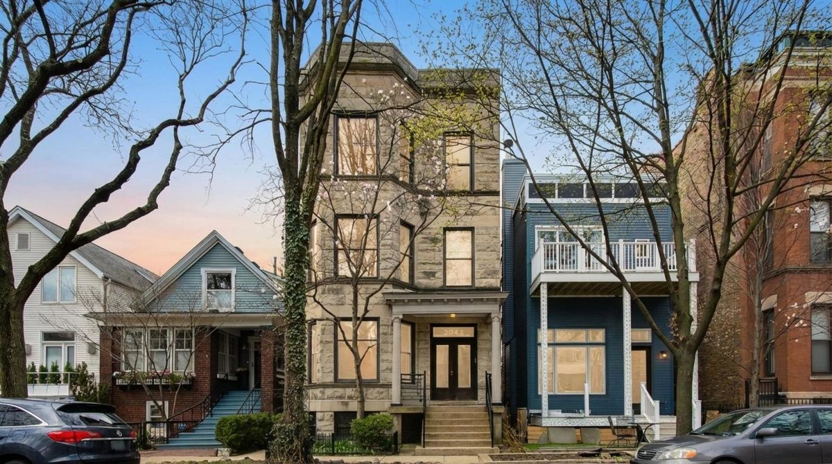 3042 Clifton Avenue, Chicago, IL 60657