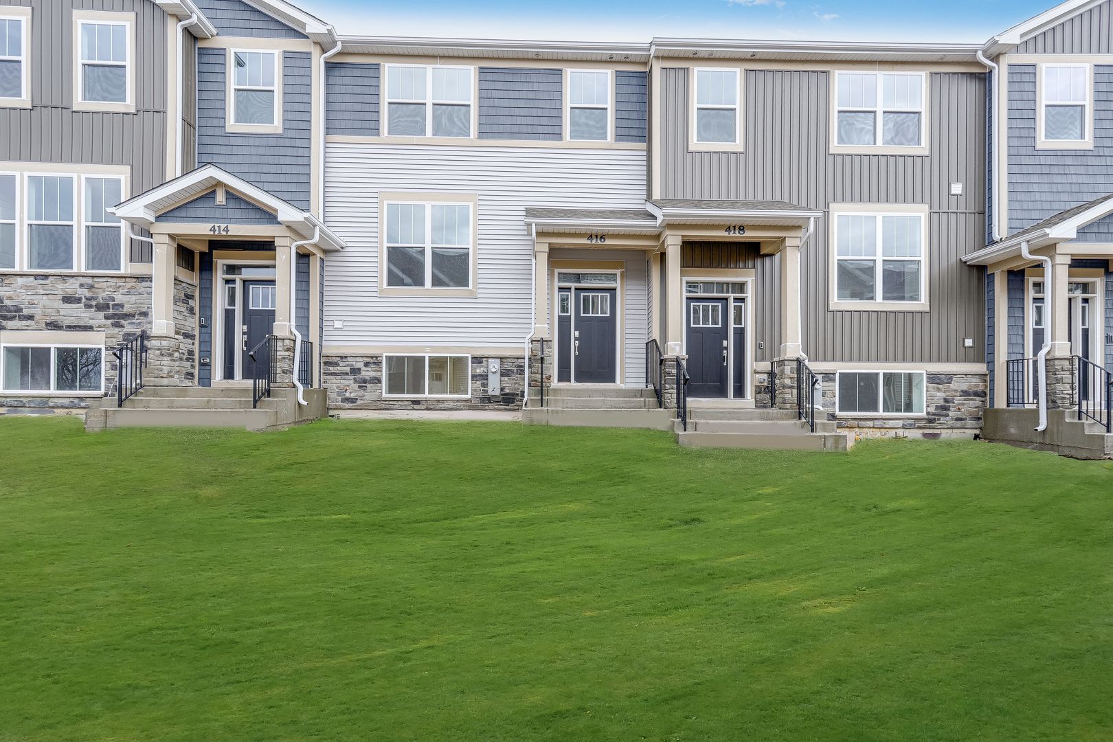 416 Red Oak Circle — Volo, IL 60020