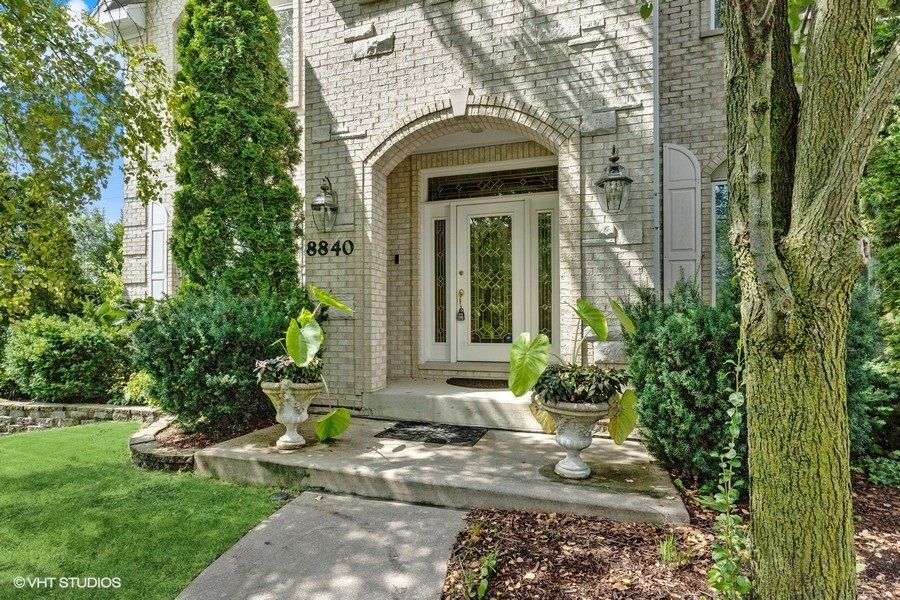 8840 Royal Drive, Burr Ridge, IL 60527