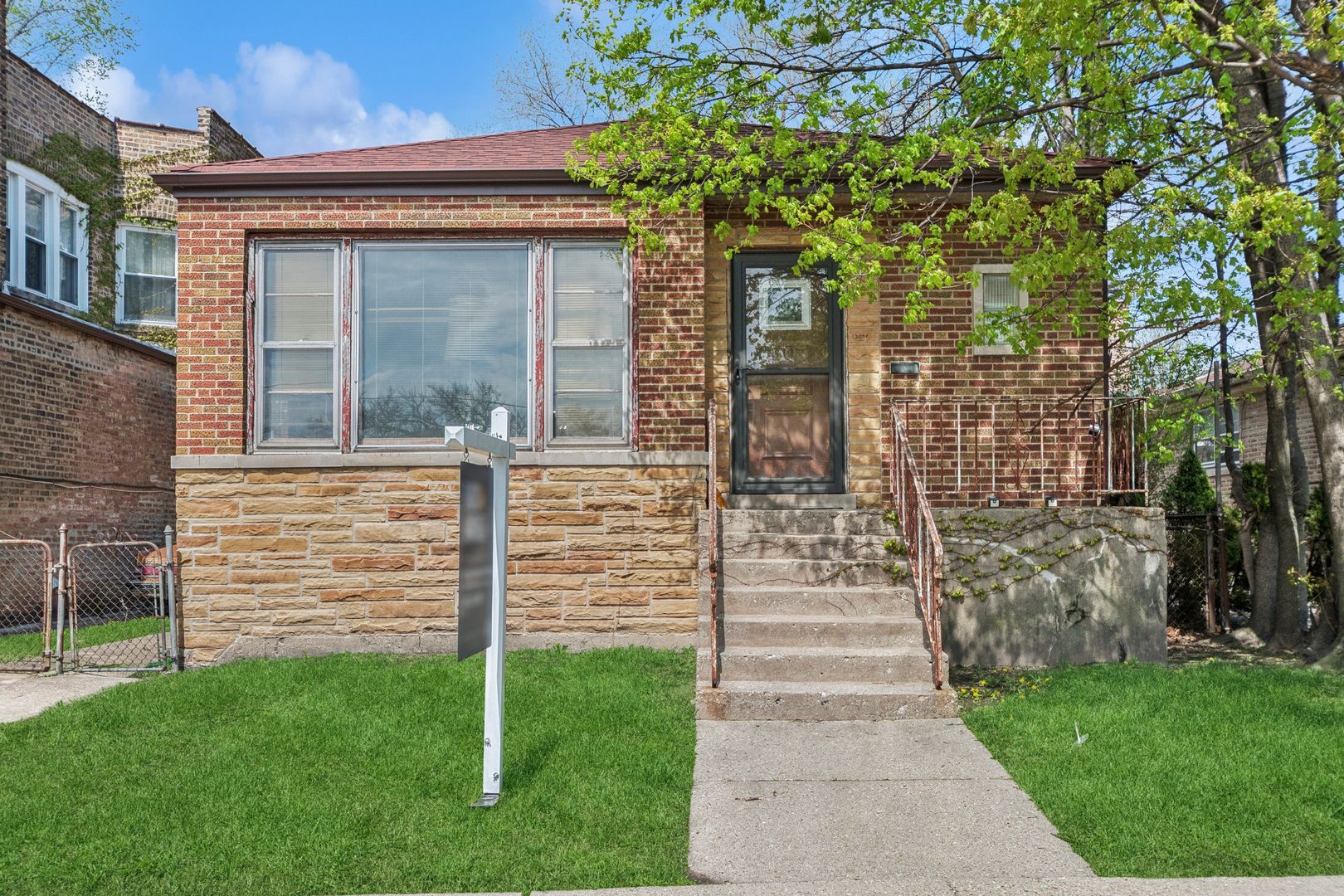 2636 W Pratt Boulevard — Chicago, IL 60645