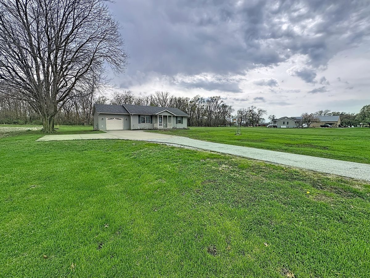 2524 Big Island Parkway, Milan, IL 61264
