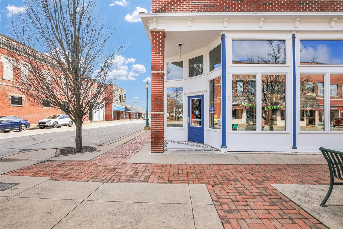 101 W Sale Street, Tuscola, IL 61953