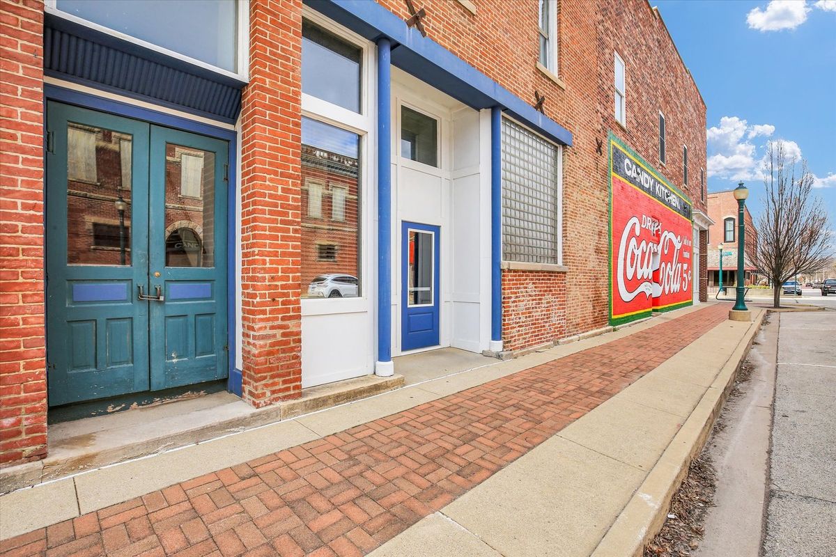 101 W Sale Street, Tuscola, IL 61953