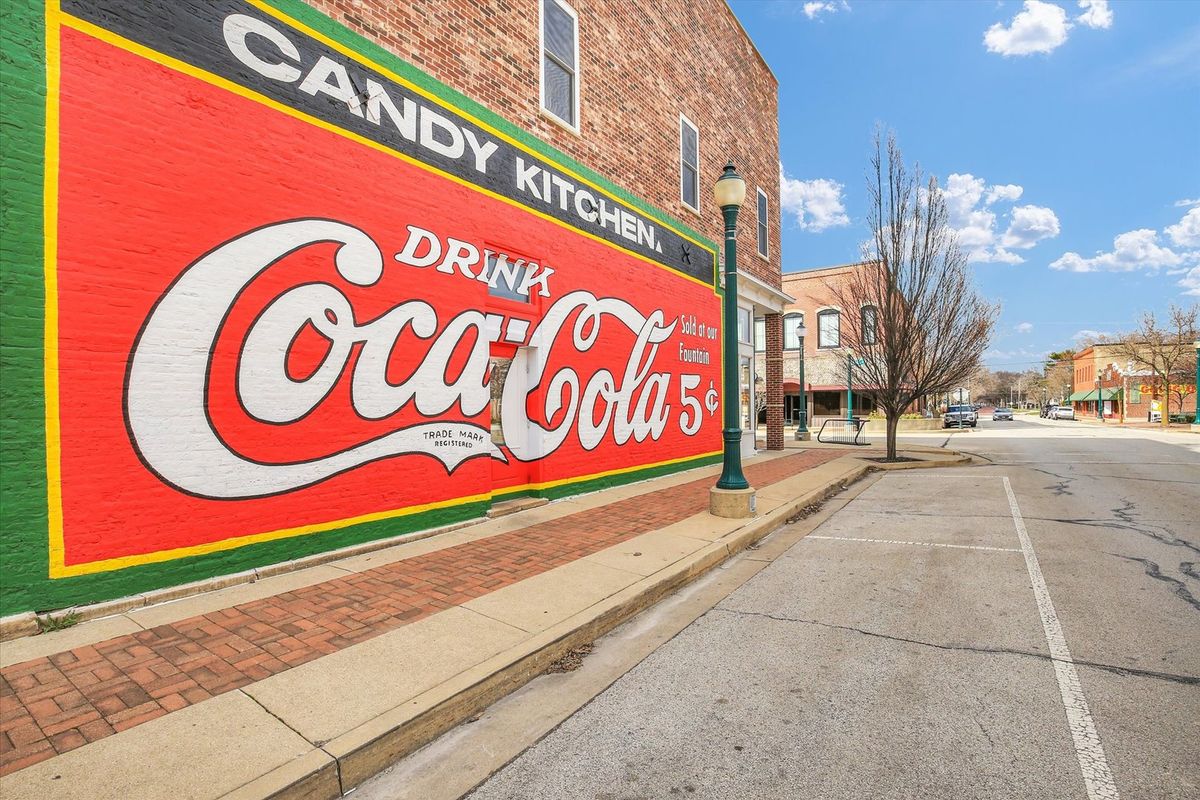 101 W Sale Street, Tuscola, IL 61953